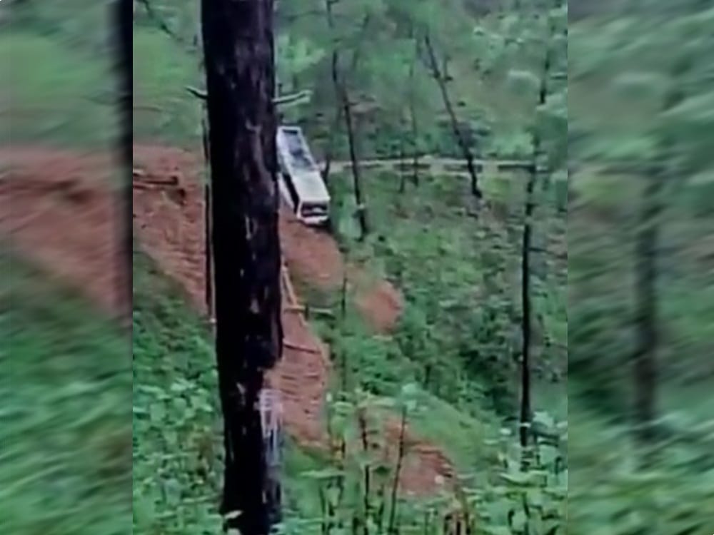bus mishap in landslide