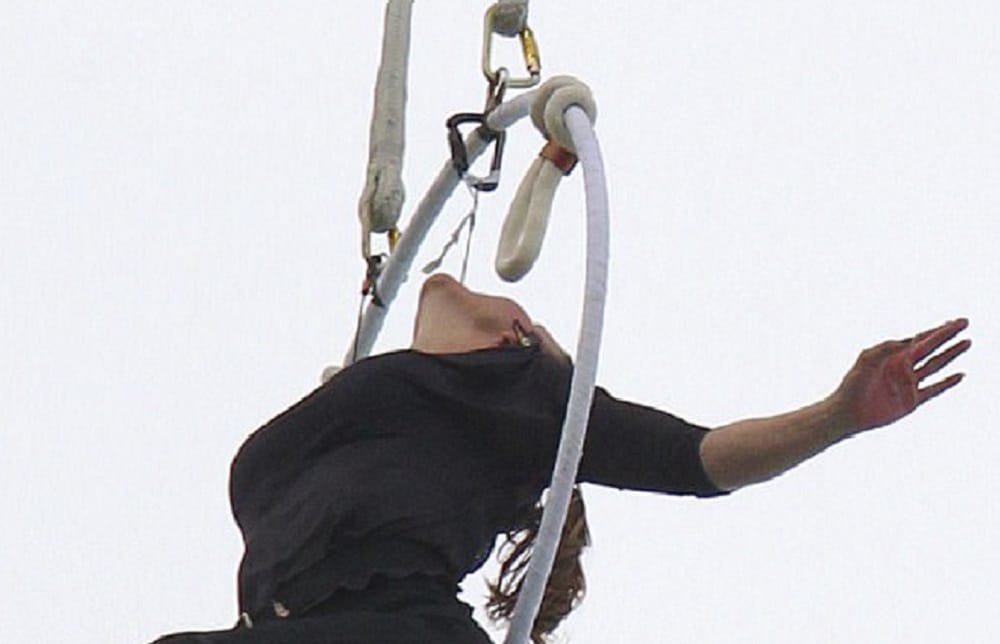 Aerialist Erendira Wallenda suspended from helicopter 300 feet above Niagra Falls hung by   teeth