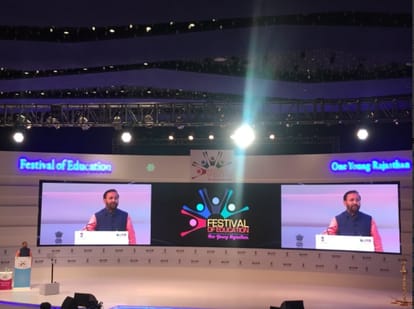javdekar said that post graduate student is applying for sweeper job