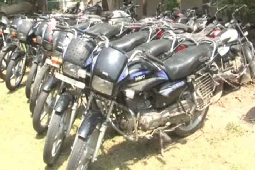 Delhi Neb Sarai and Hauz Khas police have arrested five youths who steal bike