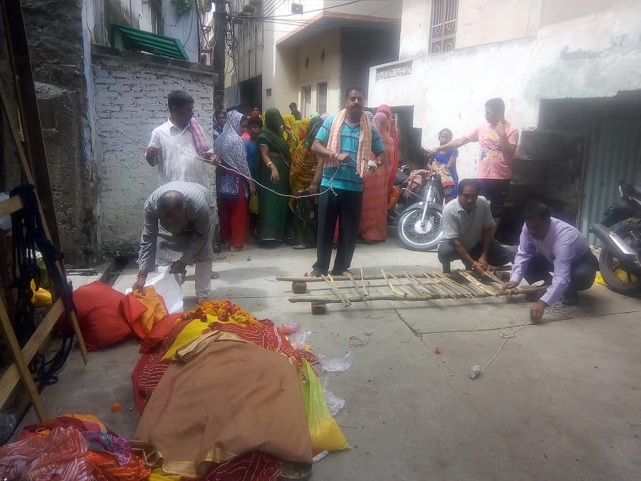 more than six people stuck in a damage house