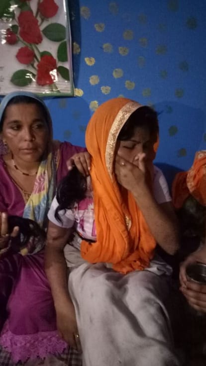girl hairs cut from head in dehradun