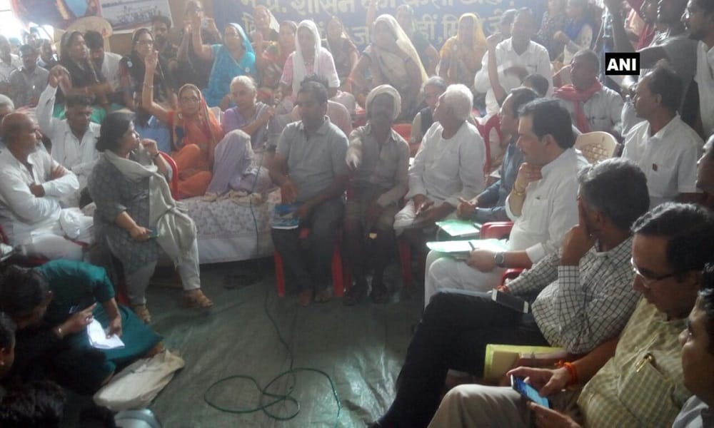 Sardar Sarovar Dam :Medha Patkar is on hunger strike continues on the 10th day