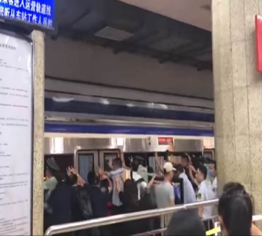 watch Viral Video of people pushing metro to rescue man stuck in platform gap in China