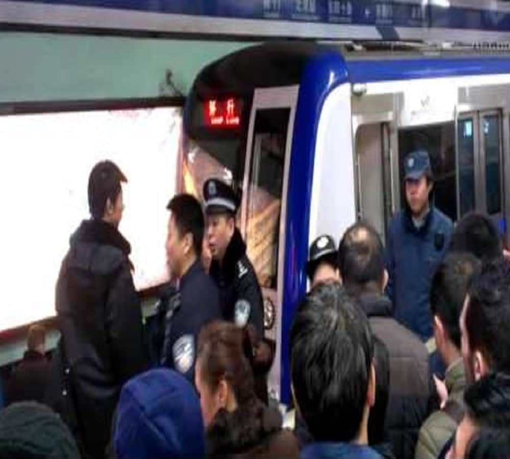 watch Viral Video of people pushing metro to rescue man stuck in platform gap in China