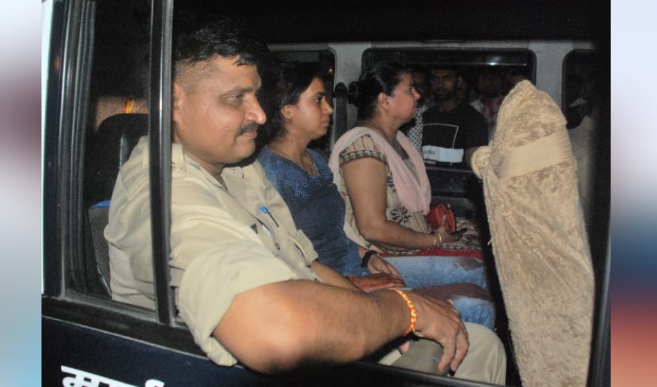 business asif killed in front of gaur mall in ghaziabad, police was near, triangle love is suspected