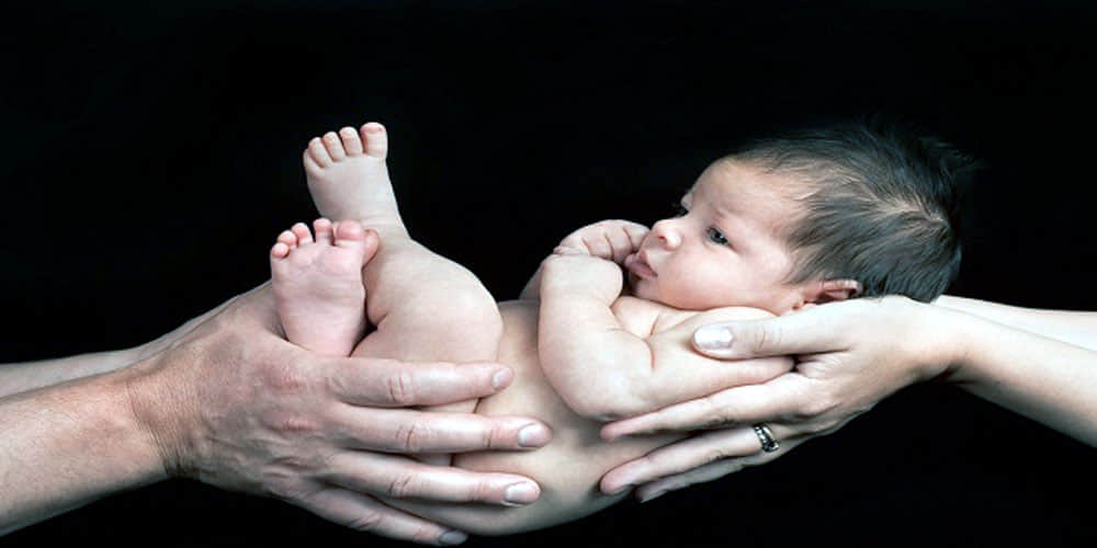 tips you follow when you visiting new born baby