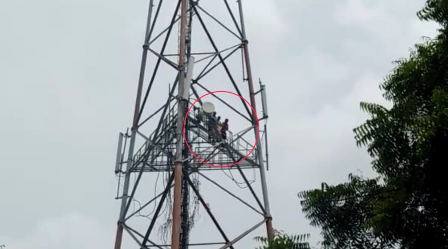 Protest for cleanliness drive on mobile tower