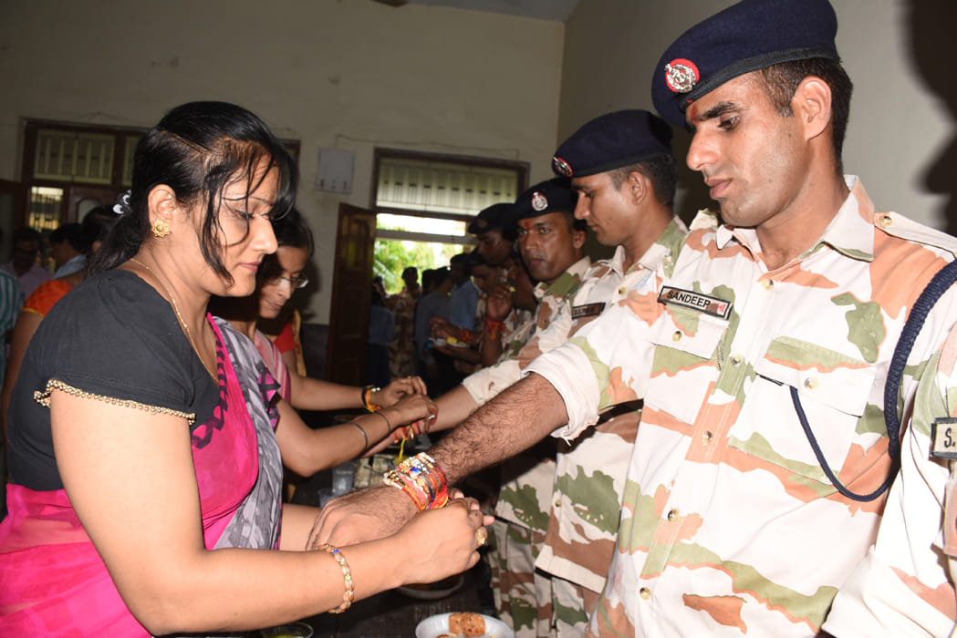 rakshabandhan with soldiers in sardar patel school kanpur