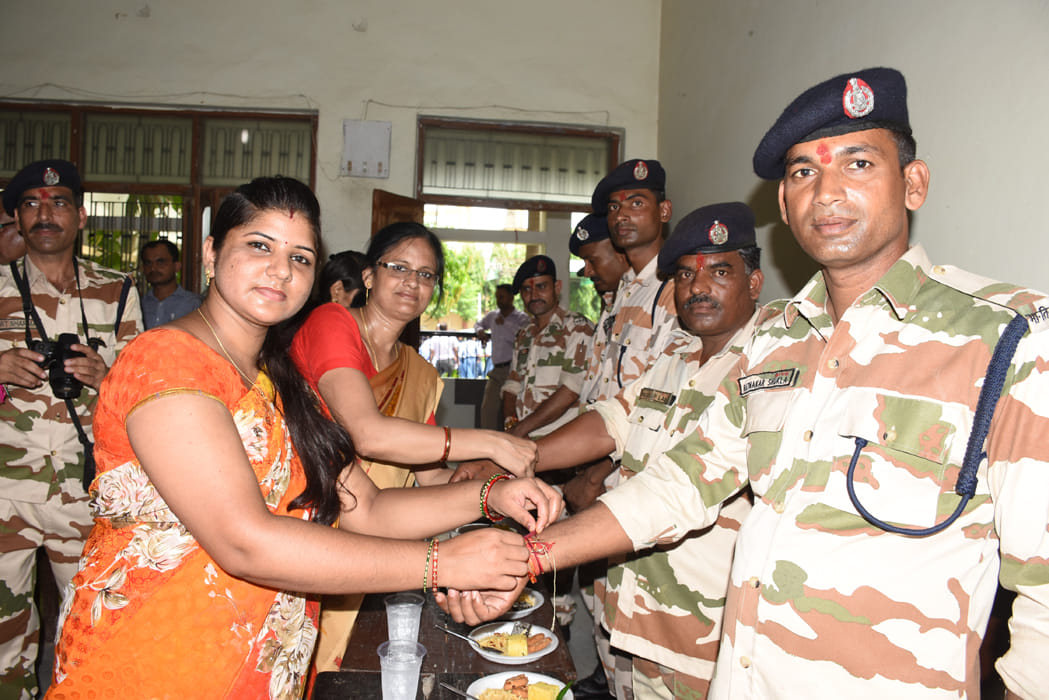 rakshabandhan with soldiers in sardar patel school kanpur