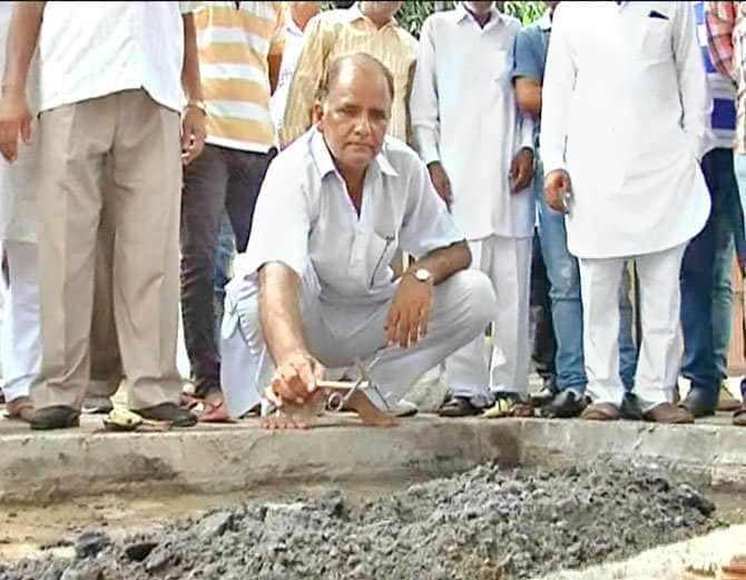 scissor found in yamunanagar lady rites after funeral