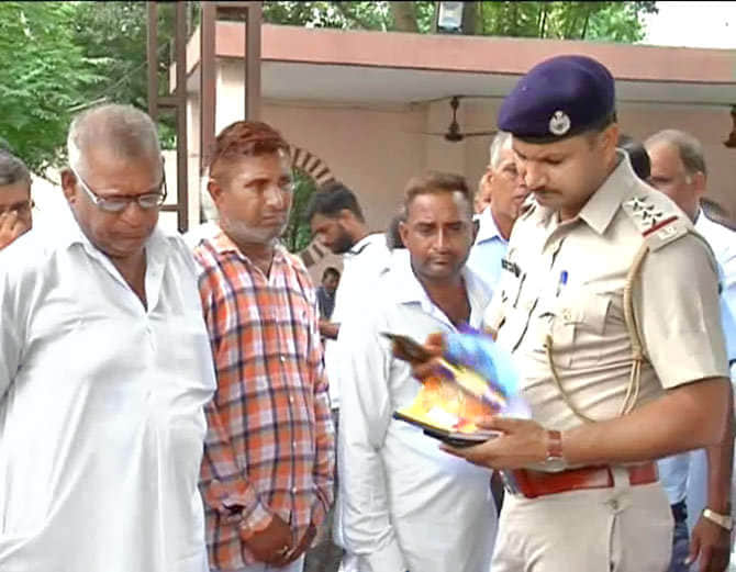 scissor found in yamunanagar lady rites after funeral