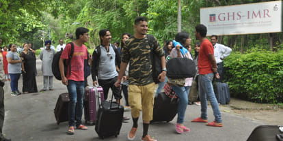 fifty students going to learn business in china
