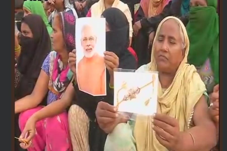  muslim women send rakhis to Yogi and Modi for their efforts on triple talaq issue.