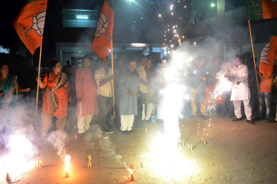 BJP supporters celebrate victory of vaikaiya naidu.