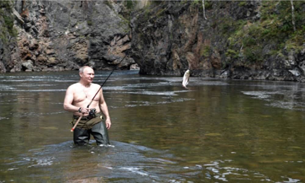 See in pics, Russia's Vladimir Putin bares chest on Siberian lake trip in mountain lake in Siberia