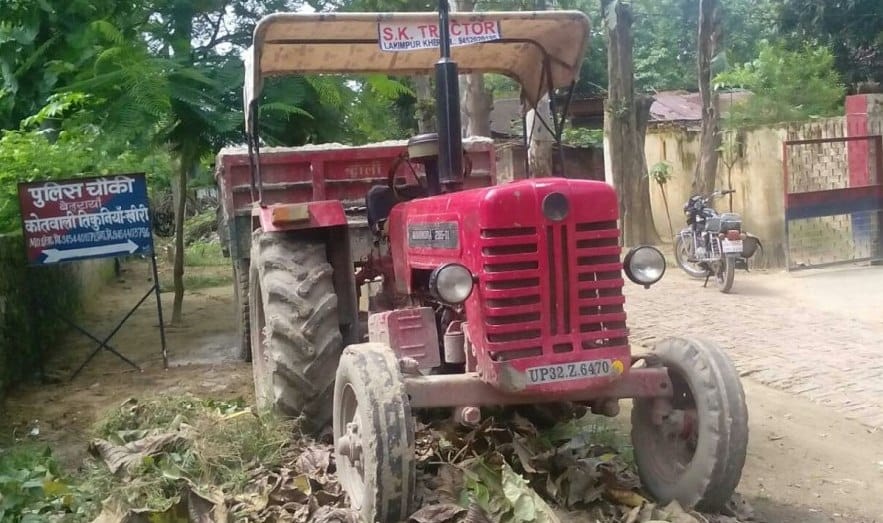  Tehsildar caught sand-laden tractor trolley, Sage