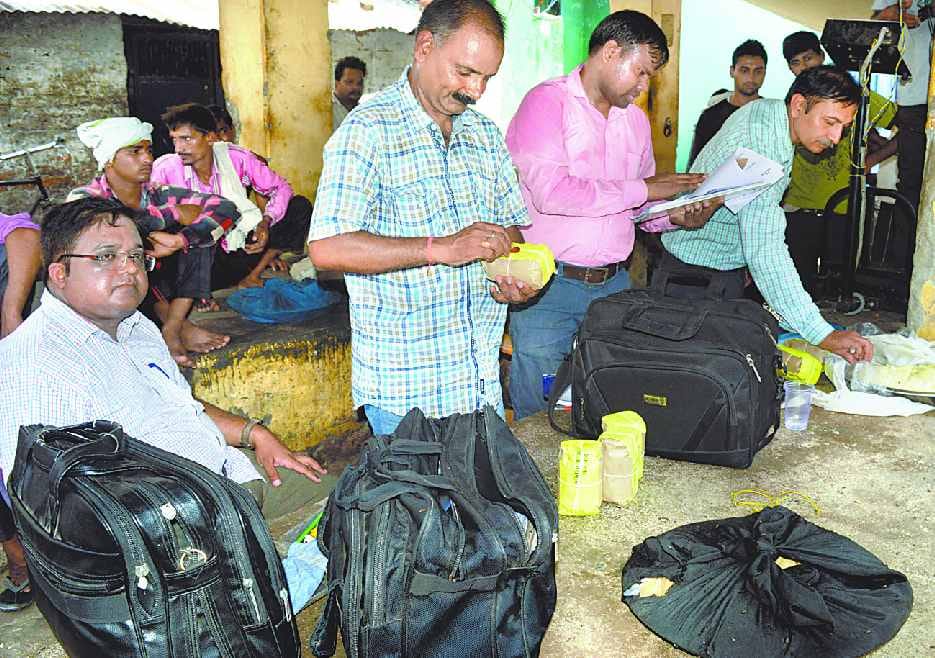 Food Department Sealed 4 samples of raids
