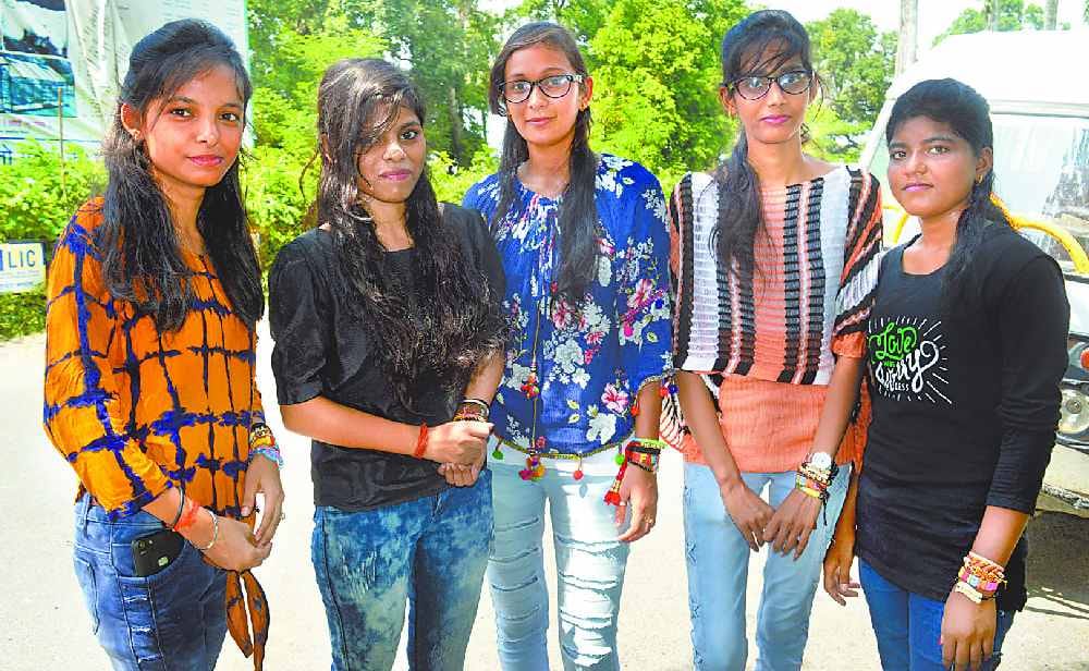 girls and women, who came in protest against the rumors of tail cutting