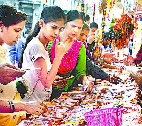 Rakshabandhan today, the market started till late evening