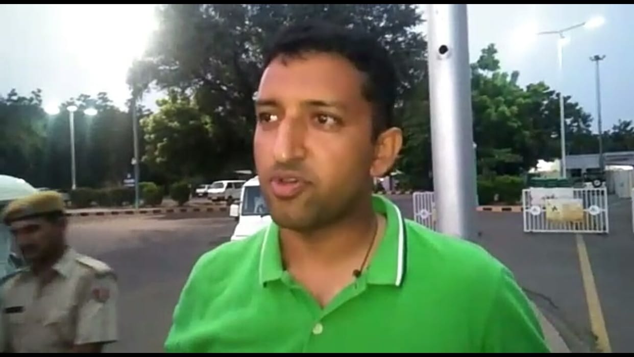 Navy officer threatens to bomb in flight; Emergency lending to be done
