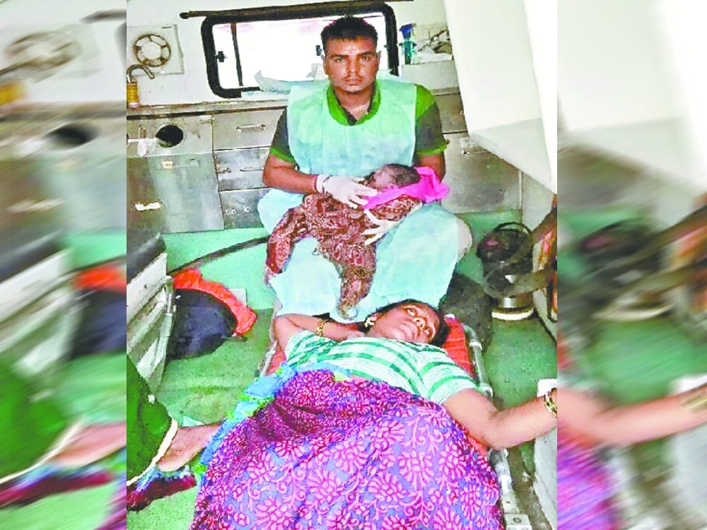 woman gave birth baby girl in ambulance