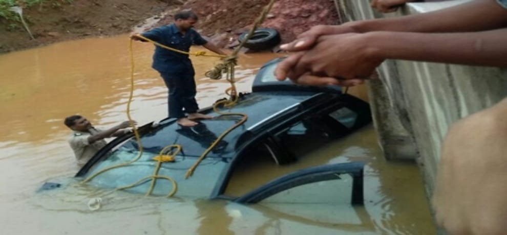 car accident near patan, 4 people dead
