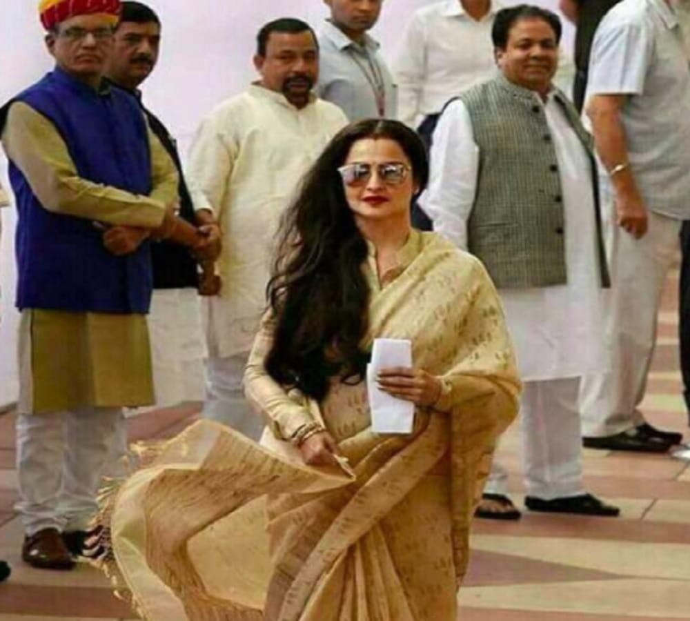 Bollywood actress and Rajya Sabha MP Rekha pictures goes viral on internet 