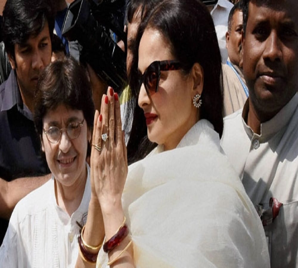 Bollywood actress and Rajya Sabha MP Rekha pictures goes viral on internet 