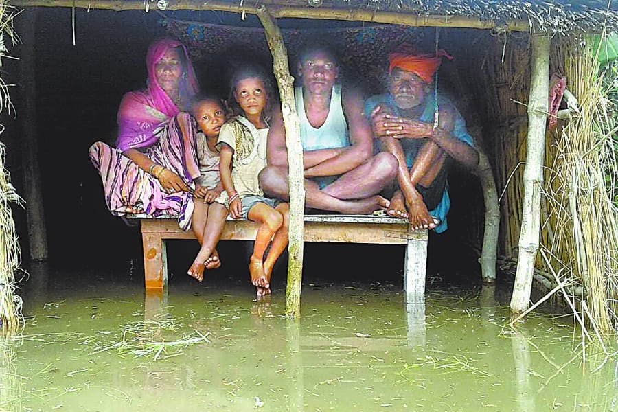  flood makes life tough in awadh in Uttar Pradesh.