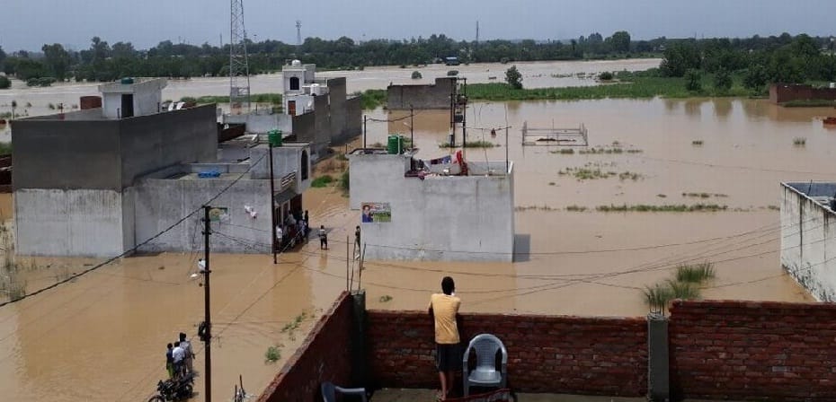 Floods in many colonies of Kashipur
