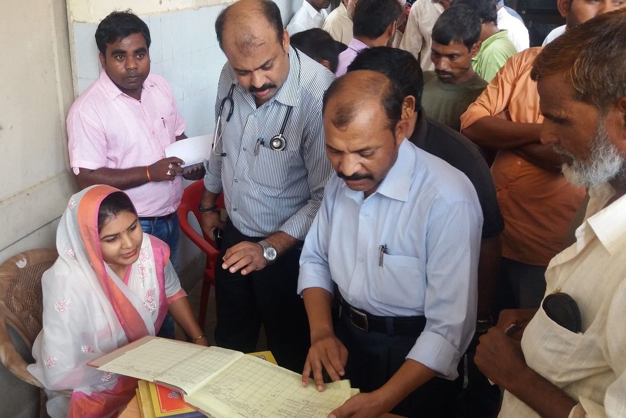 शिकायत पर अस्पताल का निरीक्षण करने पहुंची विधायक 20-39-07