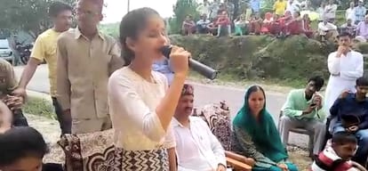 playback singer neha kakkar give 2.5 lakh to payal
