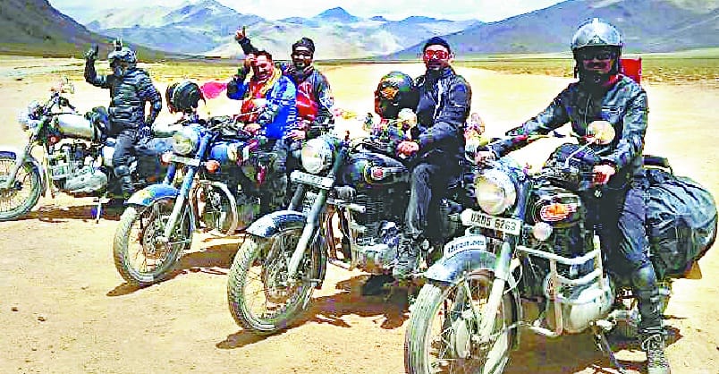 Pithoragarh's bike rider reached Tanglagan