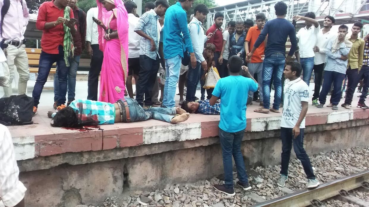 train accident in sawai madhopur station 5 people dead