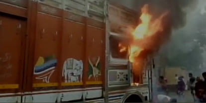 truck driver was thrashed a women to death at banda crowd fired in truck