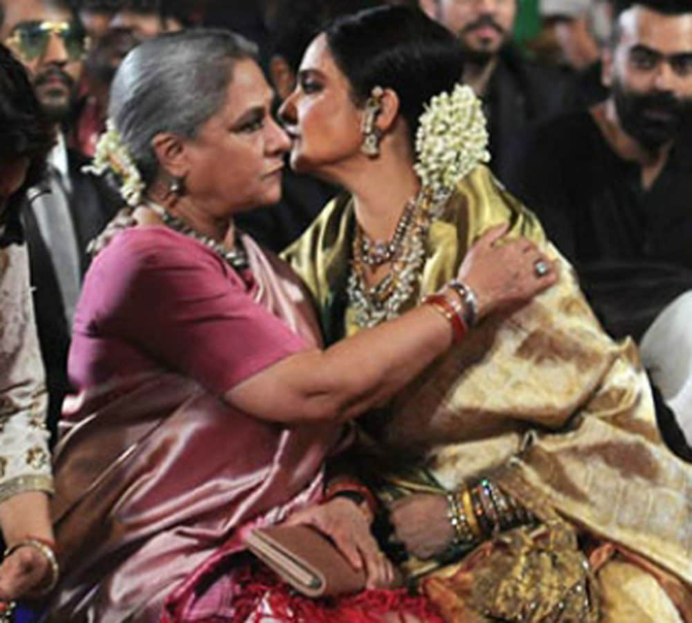 rekha hugged jaya bachchan in parliament but jaya not replied to her