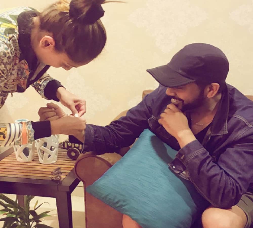 Bollywod and televsion starts shares adorable pics of Raksha Bandhan on social media 