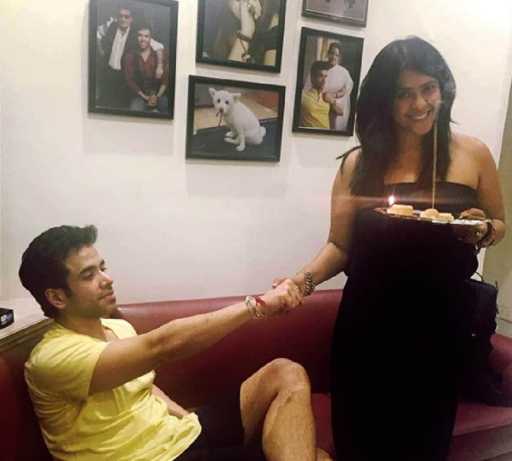Bollywod and televsion starts shares adorable pics of Raksha Bandhan on social media 