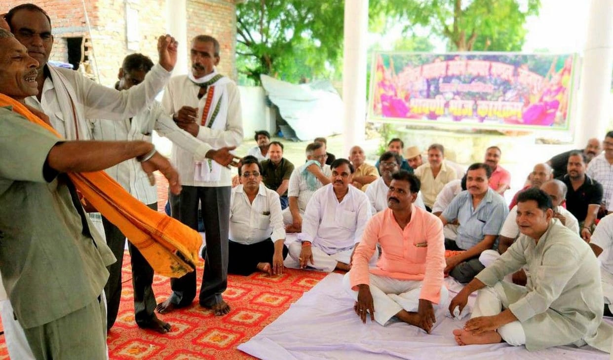 कजरी एवं श्रावणी भोज में  जुटे व्यापारी