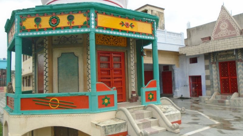 बंद रहे मंदिरों के कपाट