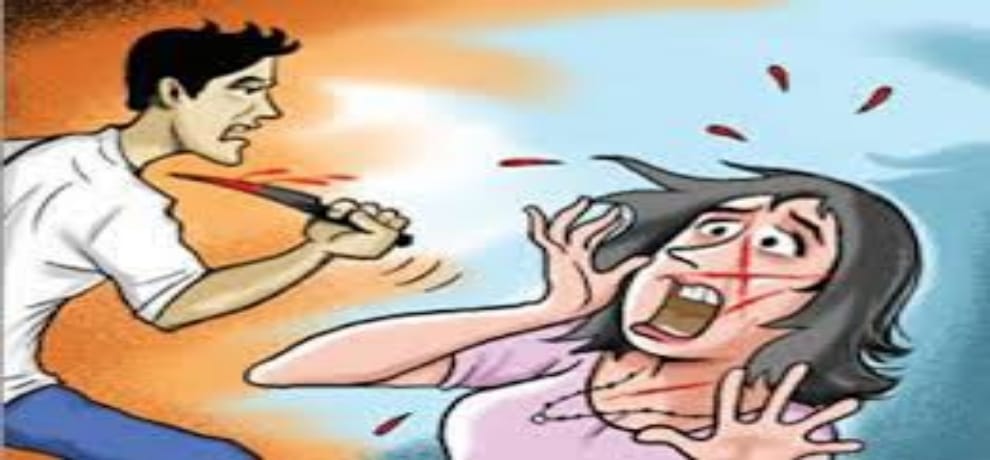 13.17 lakh looted from NRI in the moving train, the miscreants injured the woman