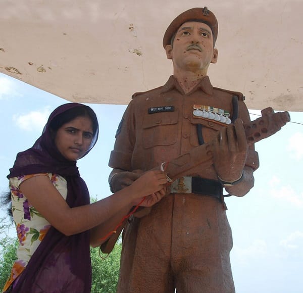 every year is tied on the wrist of the martyrs Rakhi