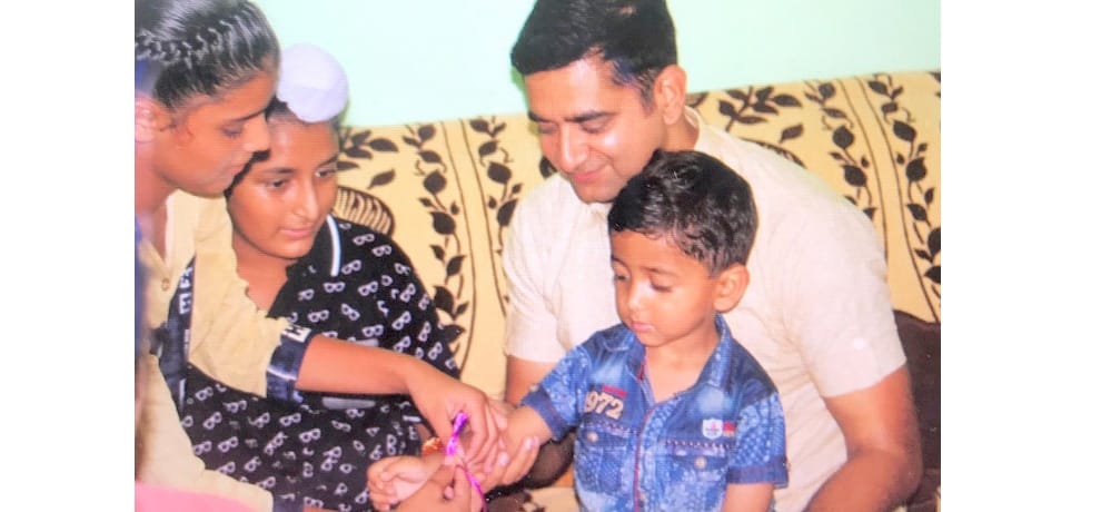 kullu dc IAS Yunus Khan celebrated rakhi with Martyr Paramjeet singh family