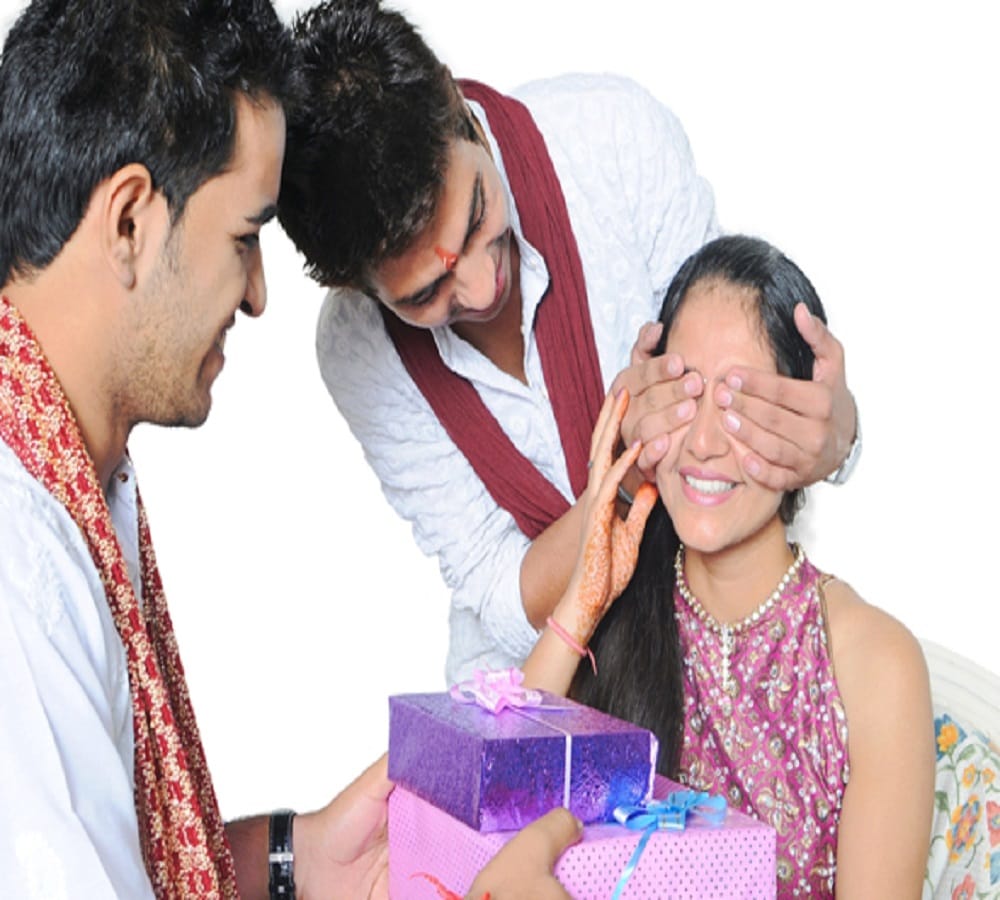 Celebrate 2017 Raksha Bandhan with these types of special gifts 