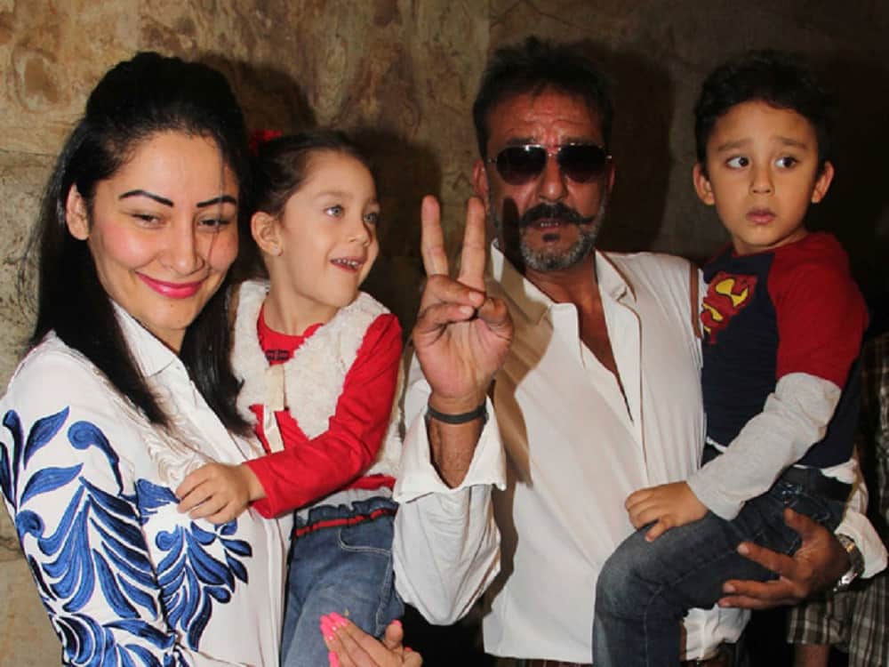 sanjay dutt played badminton with children on the set