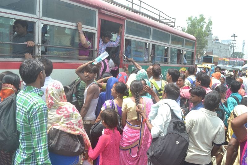 मुफ्त यात्रा ने बढ़ा दी बहनों की मुसीबतें