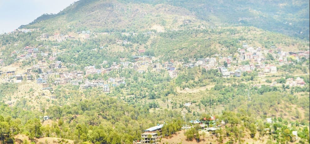 मालरोड अतिक्रमण विवाद गहराया, व्यापारियों पर केस