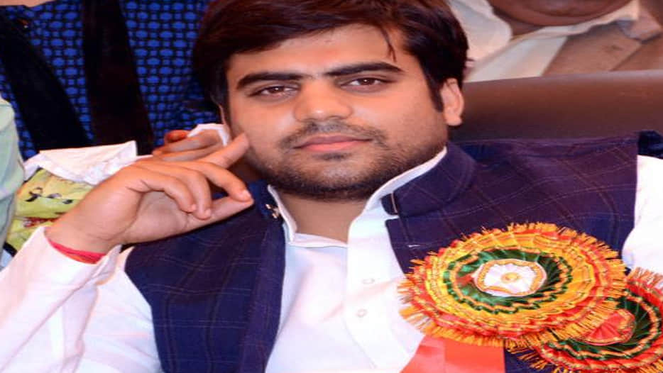 Mulayam and Akhilesh not reach in saifai