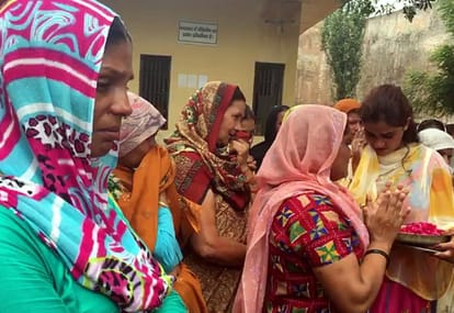 dm sing a song for women prisoners in jail